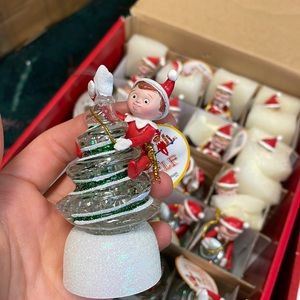 ⬇️ SALE -  Elf on the Shelf Glitter light-up tree snow globe (male)